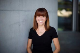 julia reuschenbach blind